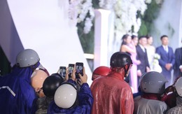 Hàng nghìn người đội mưa, ôtô nối đuôi tới lễ cưới Hoa hậu Đỗ Thị Hà và doanh nhân Viết Vương