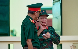 Hình ảnh hiếm hoi về người bố quân nhân của Chi Pu