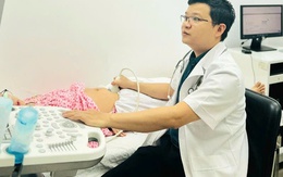 Dây rốn thắt nút có đẻ thường được không?