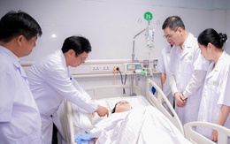 Tặng bằng khen của Bộ trưởng Bộ Y tế cho 1 tập thể, 4 điều dưỡng dũng cảm bảo vệ bệnh nhân trong vụ tấn công ở Nghệ An