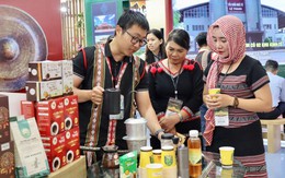 Hàng ngàn người dân thích thú trải nghiệm mua sắm tại Hội chợ Mùa Thu lần thứ nhất - 2025
