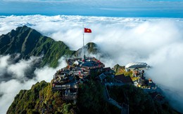 Lạc vào 'miền cổ tích' trên đỉnh Fansipan mùa mây