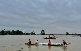 Hai thanh niên bị nước cuốn, một người mất tích