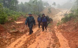 Lũ dữ trong đêm cuốn phăng 11 ngôi nhà ở vùng cao Đà Nẵng