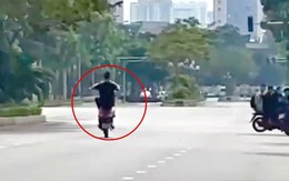 'Bốc đầu' xe trên đường phố ở Hà Nội, 2 bố con đều lên công an