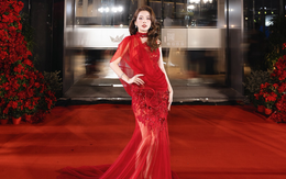 Nhan sắc rực rỡ của “đóa hồng đỏ” Chi Pu tại thảm đỏ  Harper’s Bazaar Vietnam Star Award 2025