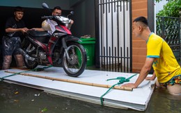 Một khu dân cư ở Hà Nội bị cô lập đã 4 ngày vì mưa lớn