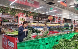 Bão số 11 gây mưa lớn, ngập diện rộng, rau xanh có loại vẫn giữ giá 13.500 đồng/kg