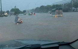 Loạt trường ở Hà Nội cho học sinh nghỉ học vì mưa ngập kèm sấm sét dữ dội