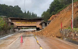 Tuyên Quang: Sập cổng chào nổi tiếng ở cao nguyên đá Đồng Văn