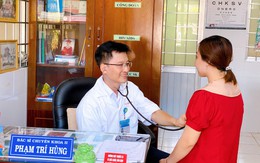 Người bác sĩ có tấm lòng vàng: 16 năm là 'người anh', 'người bạn' của bệnh nhân HIV