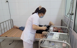 Bộ Y tế vào cuộc vụ công nhân nhập viện nghi do ngộ độc thực phẩm tại Huế