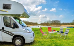 Nghỉ hưu, cặp vợ chồng bán nhà mua xe RV sống rong ruổi, chưa đầy nửa năm đã hối hận