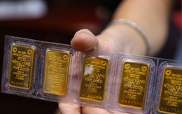 Giá vàng hôm nay 2/11/2025: Giảm sâu, người ‘lướt sóng’ lỗ nặng