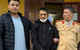 Phát hiện ma túy và súng giấu trong cốp xe máy sau cú va chạm với xe đầu kéo