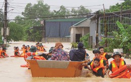 Bật mí nguyên nhân khiến miền Trung vẫn mưa như trút nước, lũ trên các sông vượt mức kỷ lục