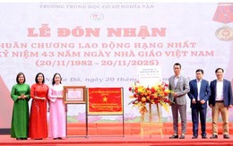 Trường THCS Nghĩa Tân đón Huân chương Lao động hạng Nhất của Chủ tịch nước