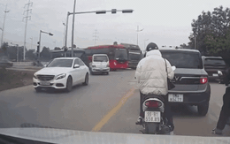 Hà Nội: Truy tìm, xử phạt lái xe tải vượt ẩu, chèn ép xe khách tại nút giao