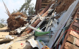 Bãi biển Hàm Rồng tan hoang sau các đợt mưa bão