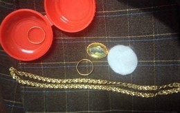 Trả lại gần nửa cây vàng trong áo khoác quyên góp cho vùng lũ