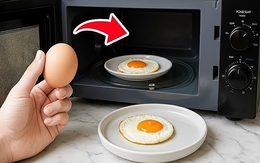 Cách chiên trứng bằng lò vi sóng không gây bắn bẩn