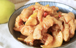 Chân gà sốt Thái hương lê: Món 'nhắm chơi chơi' mà hết veo cả đĩa
