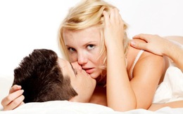 5 kiểu 'đụng chạm' khiến đàn ông lập tức muốn gần vợ hơn