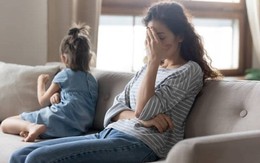 Con gái phát hiện bố ngoại tình, vợ sốc với những gì chồng làm sau đó