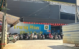 Tổ hợp sân thể thao, chợ tạm trái phép trên đất dự án Yên Hòa vẫn 'sáng đèn': Công ty điện lực nói gì?