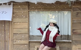 Giới trẻ Hà Nội bùng nổ check-in Giáng sinh với tuyết rơi giá 0 đồng