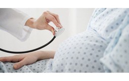 Người phụ nữ 49 tuổi hạnh phúc đón tin vui sau 30 năm vô sinh hiếm muộn