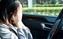 Cả xóm mừng khi vợ tôi bán ô tô