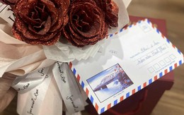 Mừng cưới bạn thân 5 triệu, cô gái sững sờ khi mở phong bì bạn mừng sau 2 năm