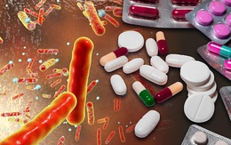Kháng kháng sinh: 2 sai lầm 'chết người' về việc tự ý dùng thuốc và ca bệnh phải thở máy