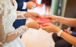 Mừng cưới 5 triệu đồng bị mắng là 'tệ bạc': Tôi ám ảnh mãi 1 chỉ vàng bạn tặng năm xưa