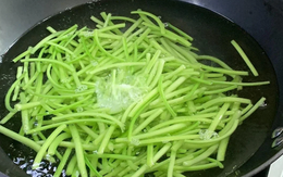 Đừng chỉ ăn củ, lá loại cây này quý như "nhân sâm người nghèo", ở quê rất nhiều bỏ qua quá phí