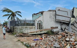 Thời khắc sinh tử của người đàn ông ở lại giữ nhà trong bão số 13