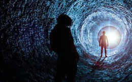 Bí ẩn du hành thời gian: Từ lời tiên tri của John Titor đến bữa tiệc không người đến của Stephen Hawking