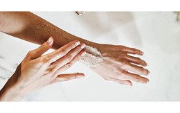 Cách dưỡng da tay mùa đông không bị bong tróc