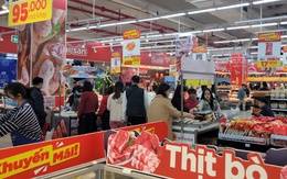 Cuối tuần, người dân đổ xô 'săn' khuyến mại hàng tiêu dùng, phục vụ nhu cầu cả tuần