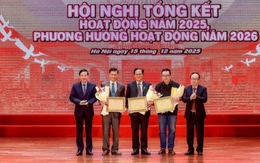 'Đi về phía mặt trời' của nhà thơ Lê Cảnh Nhạc hai lần được Hội Nhà văn Hà Nội xét tặng giải thưởng