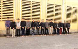 Hẹn nhau lúc rạng sáng, hàng chục đối tượng mang hung khí náo loạn phố ở Lạng Sơn