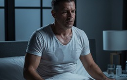 Cơn ác mộng thầm lặng: Nóng bừng và vã mồ hôi ban đêm ở nam giới trung niên