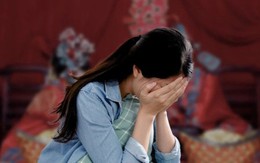 'Tội đứa bé, rồi ai tội cho con gái mình?': Nước mắt của người cha phía sau sự giận dữ