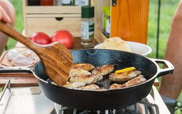 Vì sao không nên nấu đồ chua trong chảo gang?