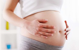 Người phụ nữ sinh con khỏe mạnh ở tuổi 53 sau 22 năm vô sinh