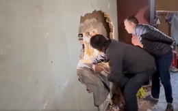 Bé sơ sinh sống sót giữa biển lửa thiêu rụi cửa hàng điện nước ở Đăk Lăk