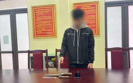 Lào Cai: Dùng dao đe dọa cướp điện thoại, nam sinh lớp 12 bị khởi tố