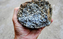 Một tảng đá 2 tỷ năm tuổi vừa nứt ra, để lộ bên trong bí mật chấn động