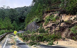 Vết nứt trên đèo D’Ran phát triển, Quốc lộ 20 tiếp tục sạt lở